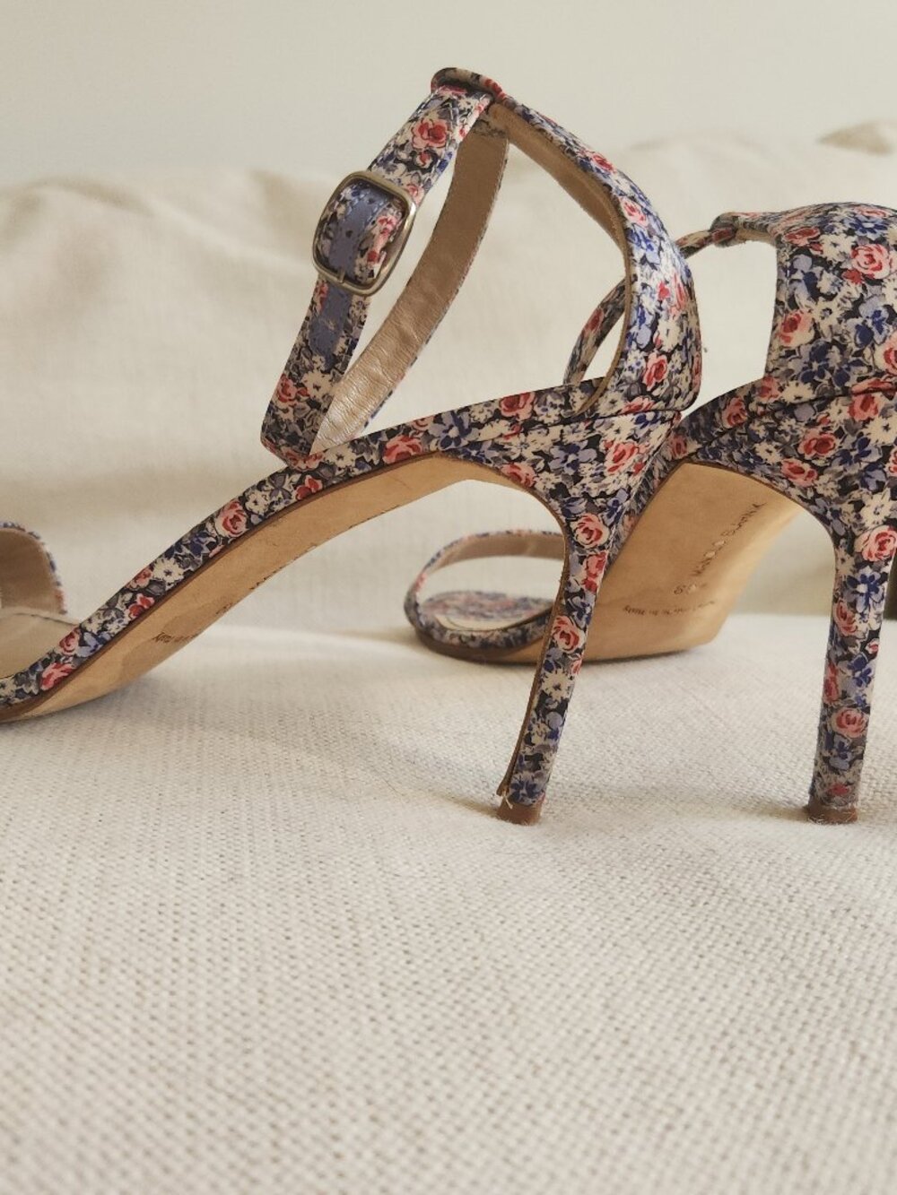 Manolo Blahnik Floral Print Satin Strappy High Heel Sandals - Sz 39 - Picture 3 of 15